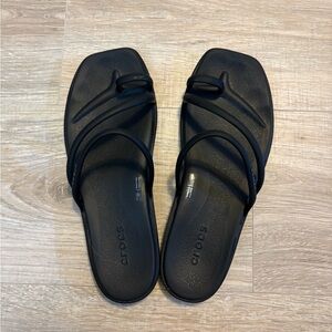 Women’s Black Crocs Miami Toe Loop Sandal Comfort Minimal Resort Size 8